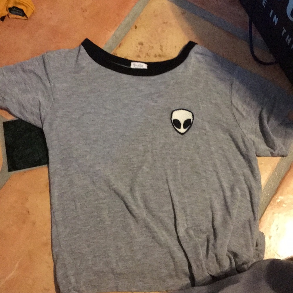 Soft fabric cropped alien shirt